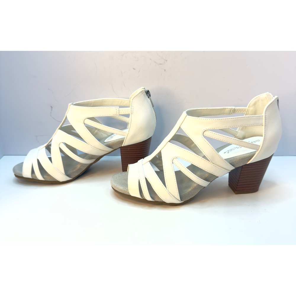 Easy Street Amaze Sandals Heels White Size 8.5W NWT/BOX - Picture 4 of 7